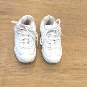 KIDS | Chassé cheer shoe. Size 2Y. Used.